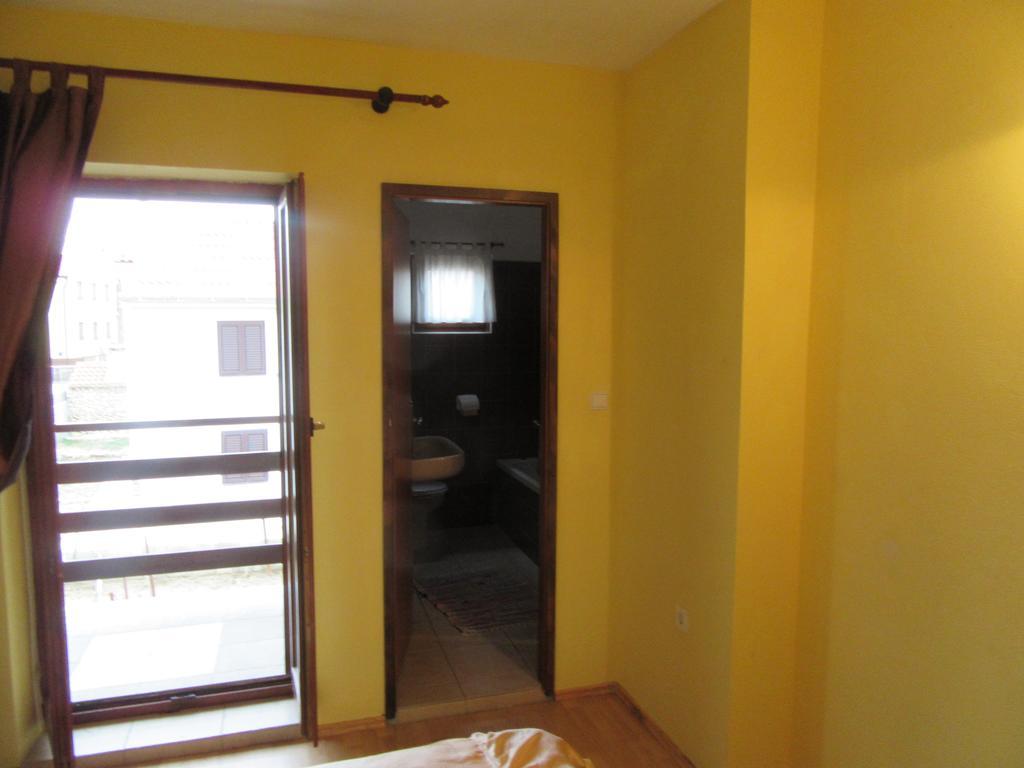 Apartments Leon Razanac Exterior photo