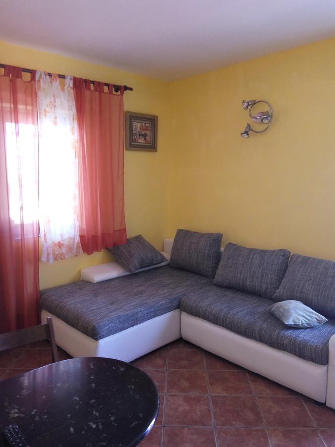 Apartments Leon Razanac Exterior photo